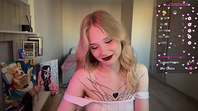 Snapshot of lisa_barbie chatting on 09/26/25, 02:43 lisa barbie online show from 09/26/25, 02:43