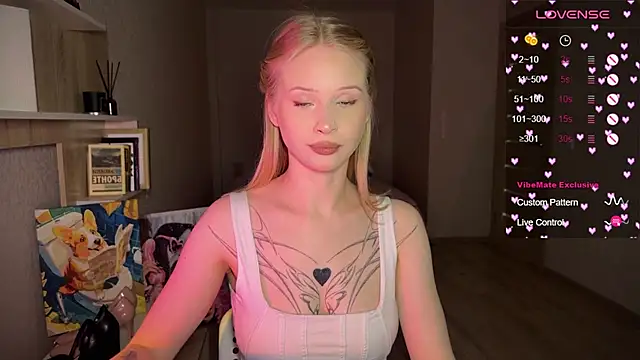 Snapshot of lisa_barbie chatting on 10/11/25, 06:28 lisa barbie online show from 10/11/25, 06:28