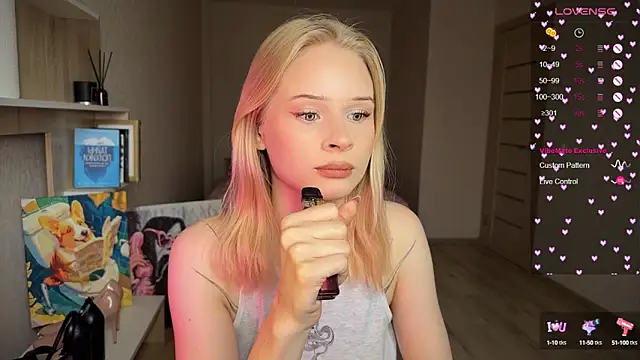 Snapshot of lisa_barbie chatting on 10/14/25, 10:05 lisa barbie online show from 10/14/25, 10:05