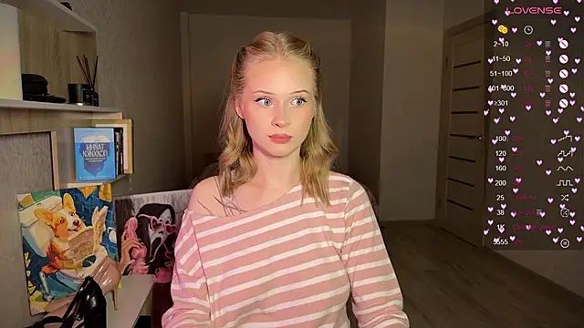 Snapshot of lisa_barbie chatting on 10/19/25, 03:56 lisa barbie online show from 10/19/25, 03:56