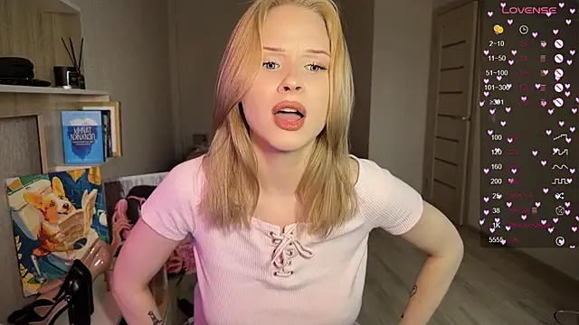 Snapshot of lisa_barbie chatting on 10/22/25, 08:03 lisa barbie online show from 10/22/25, 08:03