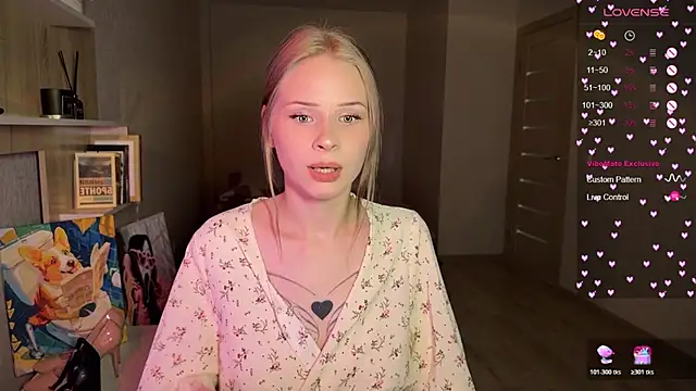 Snapshot of lisa_barbie chatting on 10/22/25, 08:08 lisa barbie online show from 10/22/25, 08:08