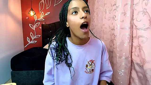 Snapshot of Zia_Green chatting on 12/14/24, 07:46 Zia Green online show from 12/14/24, 07:46