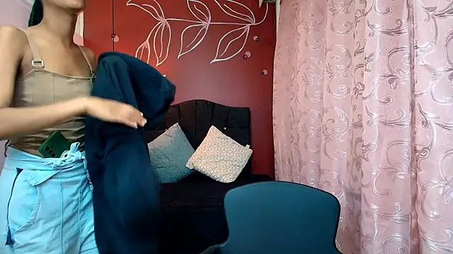 Snapshot of Zia_Green chatting on 12/19/24, 12:12 Zia Green online show from 12/19/24, 12:12