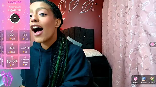 Snapshot of Zia_Green chatting on 12/21/24, 12:06 Zia Green online show from 12/21/24, 12:06