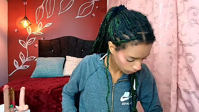 Snapshot of Zia_Green chatting on 01/13/25, 12:13 Zia Green online show from 01/13/25, 12:13