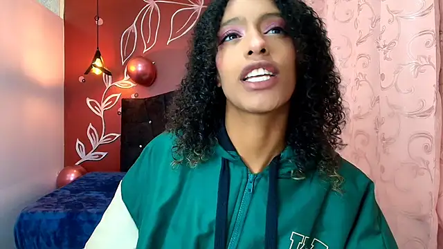 Snapshot of Zia_Green chatting on 02/01/25, 12:05 Zia Green online show from 02/01/25, 12:05