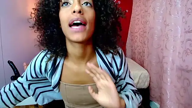 Snapshot of Zia_Green chatting on 02/25/25, 12:03 Zia Green online show from 02/25/25, 12:03