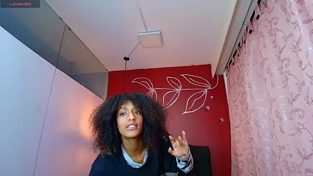 Snapshot of Zia_Green chatting on 02/26/25, 12:14 Zia Green online show from 02/26/25, 12:14