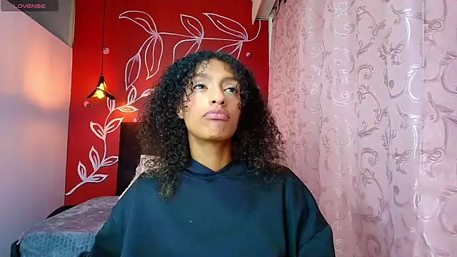 Snapshot of Zia_Green chatting on 03/05/25, 12:00 Zia Green online show from 03/05/25, 12:00