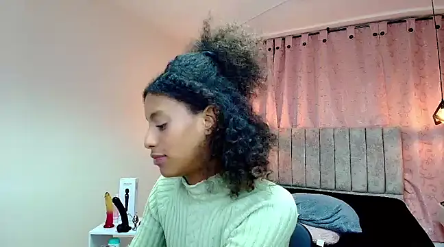 Snapshot of Zia_Green chatting on 03/09/25, 08:18 Zia Green online show from 03/09/25, 08:18