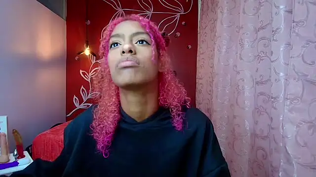 Snapshot of Zia_Green chatting on 03/20/25, 12:11 Zia Green online show from 03/20/25, 12:11