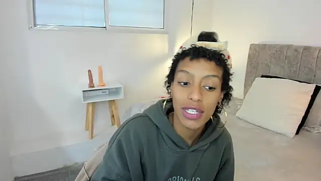 Snapshot of Zia_Green chatting on 06/10/26, 01:10 Zia Green online show from 06/10/26, 01:10
