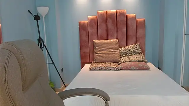 Snapshot of lou_rosse_ chatting on 03/24/26, 07:52 lou rosse online show from 03/24/26, 07:52