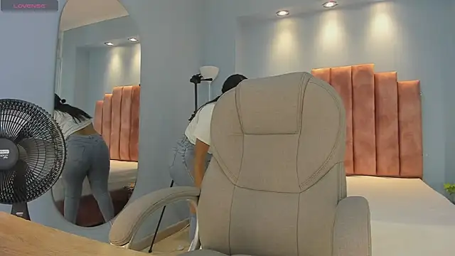 Snapshot of lou_rosse_ chatting on 04/06/26, 08:54 lou rosse online show from 04/06/26, 08:54