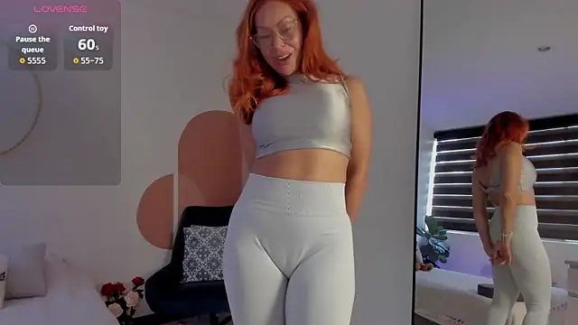Snapshot of AvaCollinss chatting on 12/19/25, 12:23 AvaCollinss online show from 12/19/25, 12:23