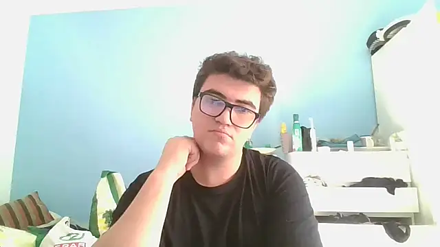 Snapshot of sorolla12 chatting on 12/14/25, 02:33 sorolla12 online show from 12/14/25, 02:33