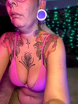 GoldieBakeman online show from 11/19/25, 06:41