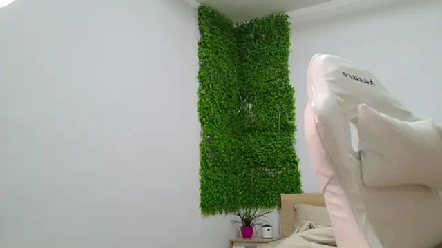 Snapshot of Lorennameliyy chatting on 02/13/25, 08:03 Lorennameliyy online show from 02/13/25, 08:03