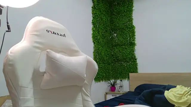 Snapshot of Lorennameliyy chatting on 03/22/25, 08:04 Lorennameliyy online show from 03/22/25, 08:04