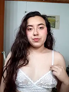 Emi chik online show from 10/19/25, 10:16