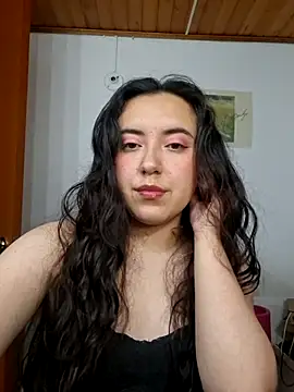 Emi chik online show from 05/01/26, 04:39