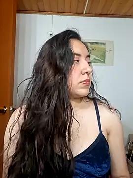 Emi chik online show from 05/07/26, 04:29