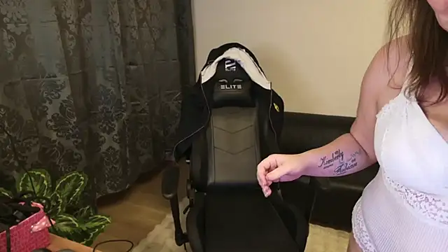 AmazingCurvy online show from 02/13/25, 07:52