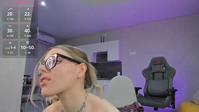 Snapshot of Marta_May_ chatting on 04/01/26, 01:41 Marta May online show from 04/01/26, 01:41