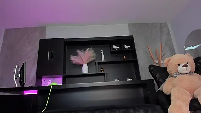 KatieNolan 1 online show from 01/30/25, 11:02