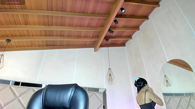 KatieNolan 1 online show from 03/20/25, 07:14