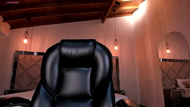 KatieNolan 1 online show from 10/12/25, 09:14