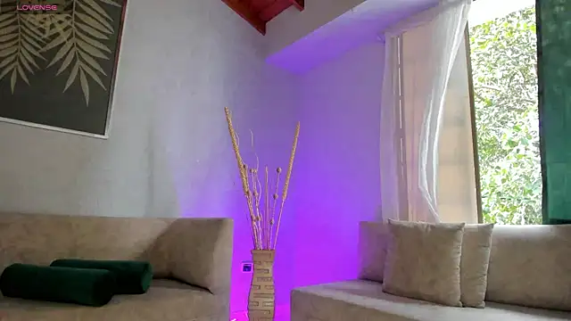 KatieNolan 1 online show from 10/16/25, 07:37