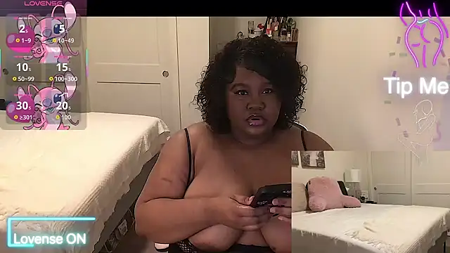 Snapshot of explosivekitty69 chatting on 09/12/25, 03:28 explosivekitty69 online show from 09/12/25, 03:28