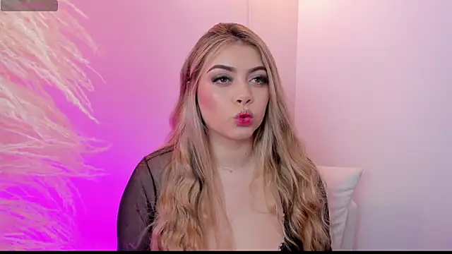 Snapshot of thaliafox_ chatting on 02/19/25, 09:36 thaliafox online show from 02/19/25, 09:36