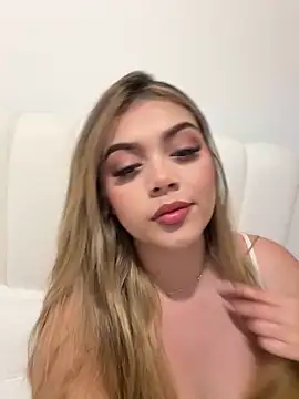 Snapshot of thaliafox_ chatting on 03/20/25, 04:51 thaliafox online show from 03/20/25, 04:51