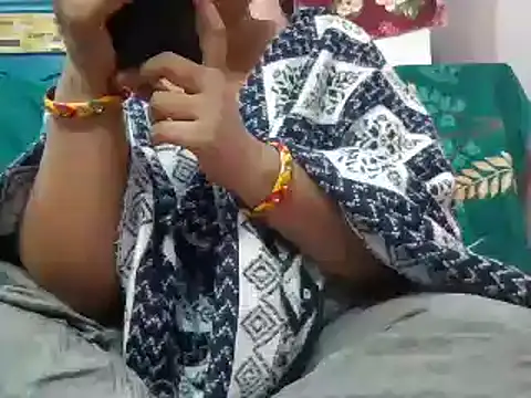 Snapshot of naina-80 chatting on 01/11/25, 04:03 naina-80 online show from 01/11/25, 04:03