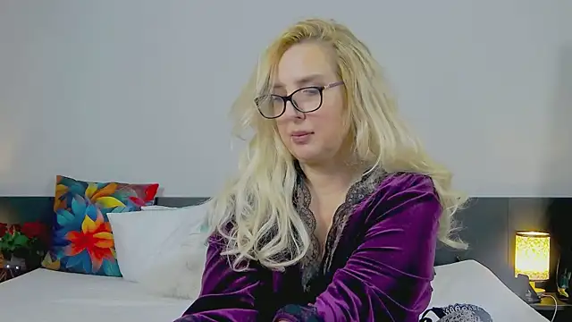 Snapshot of MariaRichi_ chatting on 02/27/25, 04:10 MariaRichi  online show from 02/27/25, 04:10