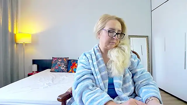 Snapshot of MariaRichi_ chatting on 03/07/25, 09:18 MariaRichi  online show from 03/07/25, 09:18