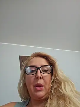 Snapshot of MariaRichi_ chatting on 03/15/25, 10:57 MariaRichi  online show from 03/15/25, 10:57