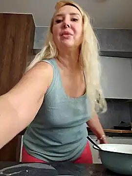 Snapshot of MariaRichi_ chatting on 03/19/25, 10:44 MariaRichi  online show from 03/19/25, 10:44