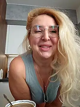 Snapshot of MariaRichi_ chatting on 03/22/25, 07:15 MariaRichi  online show from 03/22/25, 07:15