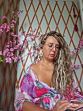 Snapshot of MariaRichi_ chatting on 09/23/25, 07:22 MariaRichi  online show from 09/23/25, 07:22