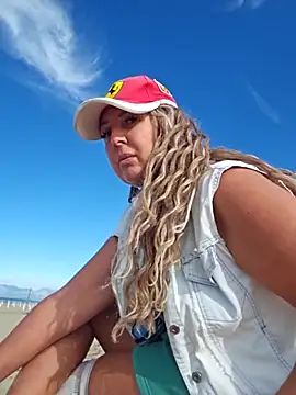 Snapshot of MariaRichi_ chatting on 09/26/25, 07:34 MariaRichi  online show from 09/26/25, 07:34