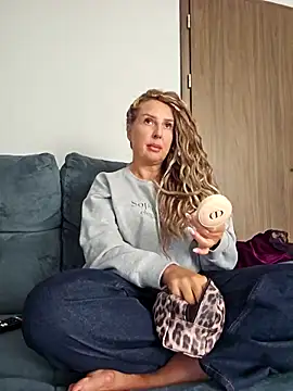 Snapshot of MariaRichi_ chatting on 10/07/25, 08:33 MariaRichi  online show from 10/07/25, 08:33