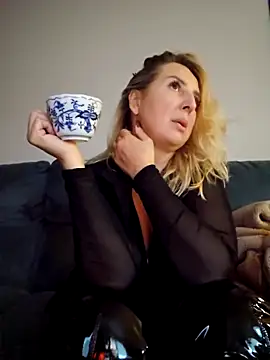 MariaRichi  online show from 12/03/25, 08:00