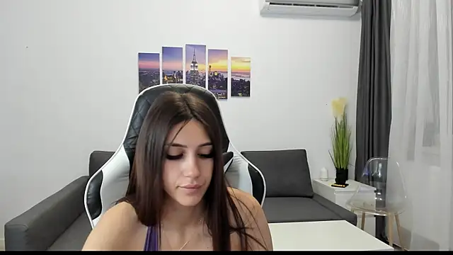 Snapshot of Kimi_Ivy chatting on 10/19/25, 04:24 Kimi Ivy online show from 10/19/25, 04:24