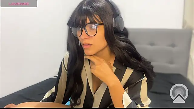 Snapshot of LanaQuen chatting on 12/16/24, 11:39 LanaQuen online show from 12/16/24, 11:39