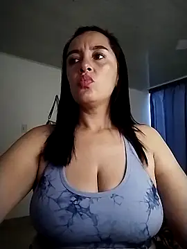 Snapshot of hailey85 chatting on 04/30/26, 10:58 hailey85 online show from 04/30/26, 10:58