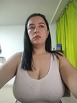 Snapshot of hailey85 chatting on 05/19/26, 11:22 hailey85 online show from 05/19/26, 11:22